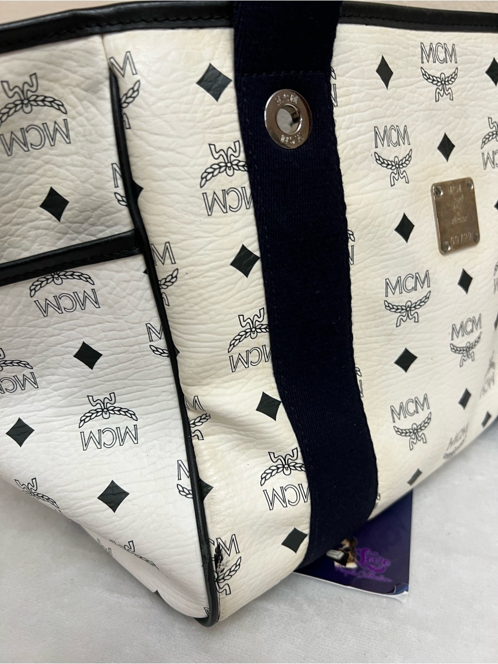 AUTH MCM WHITE TOTE - Picture 11 of 16